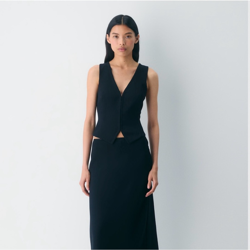 Aritzia Black Sleeveless Top